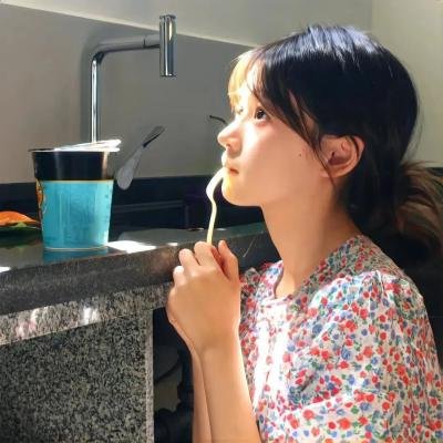 在江边